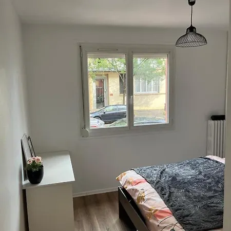 Apartment Quai De Seine // Proche Docks // Proche Des Transports // Calme Et Agreable *